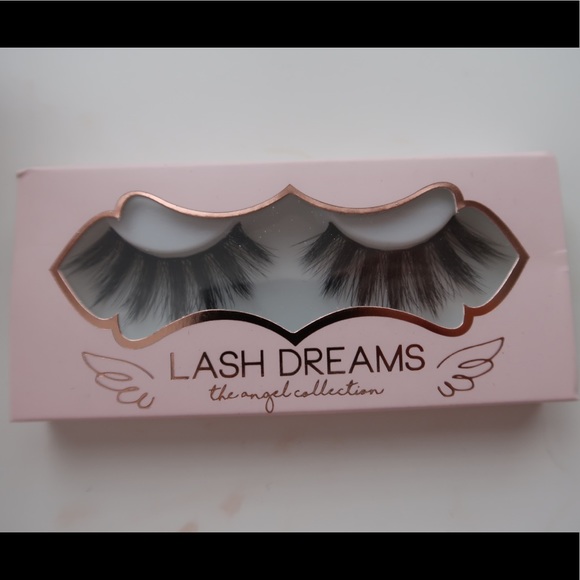 False Lashes - Picture 1 of 3
